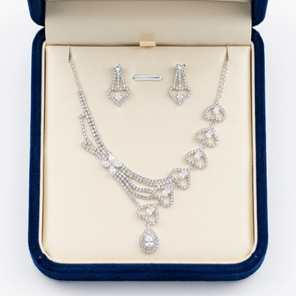Elegant Heart Crystal Necklace and Earrings Set - Silver-Tone Rhinestone Bridal Jewellery for Weddings, Prom, and Special Occasions - Adjustable Choker with Dangle Earrings