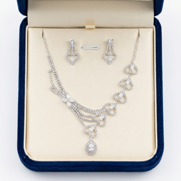 Elegant Heart Crystal Necklace and Earrings Set - Silver-Tone Rhinestone Bridal Jewellery for Weddings, Prom, and Special Occasions - Adjustable Choker with Dangle Earrings
